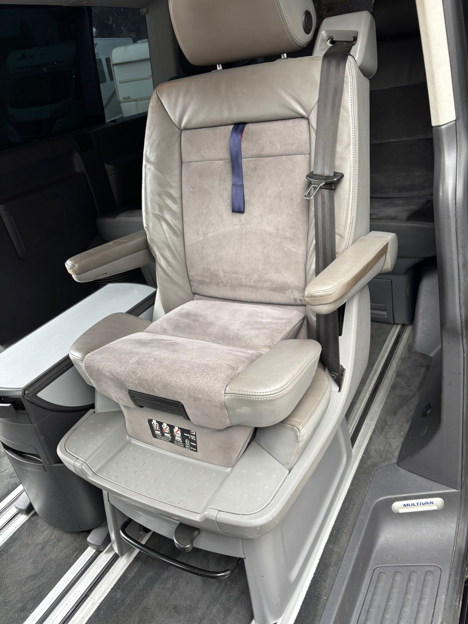 Volkswagen Multivan 2.0TDI DSG 4 Motion - Image 17