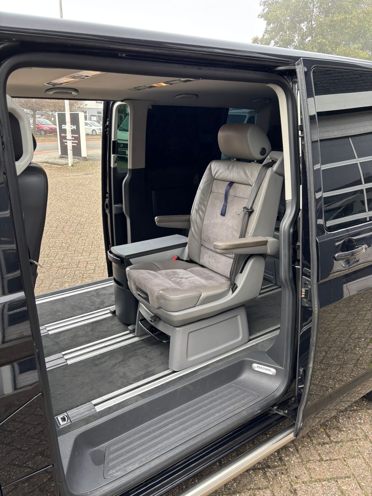 Volkswagen Multivan 2.0TDI DSG 4 Motion - Image 16